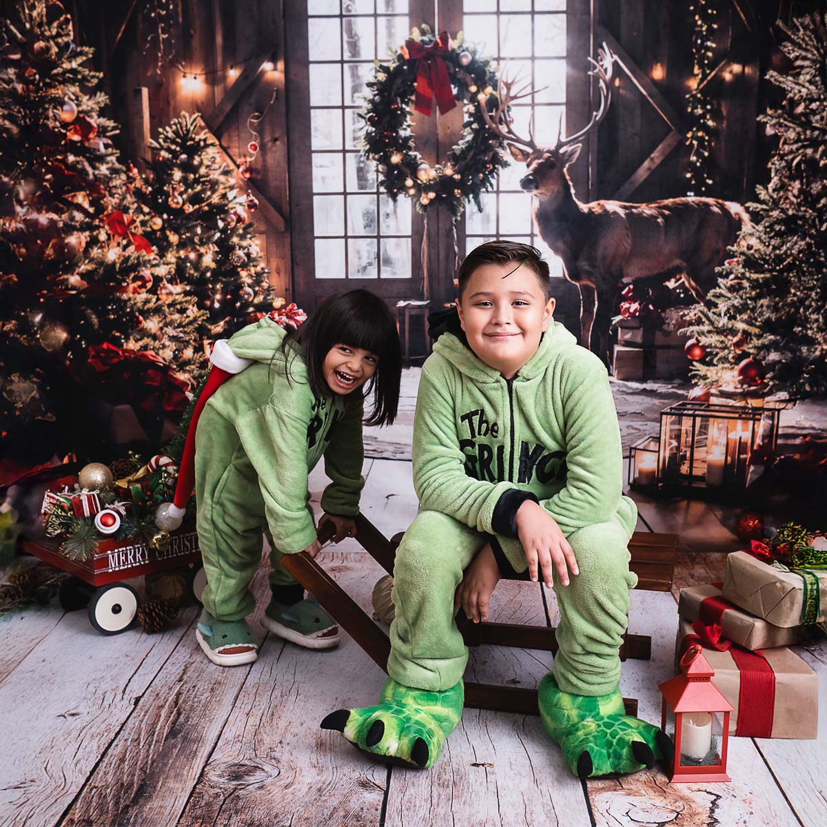 Detalles decorativos navideños en sesión fotográfica CreaFilms